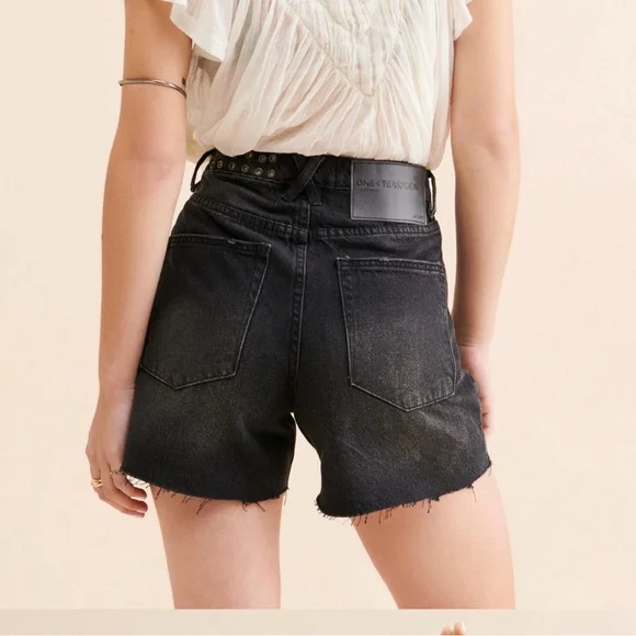 One Teaspoon High Waist Mom Shorts with Eyelet Accents 28 - Picture 2 of 10